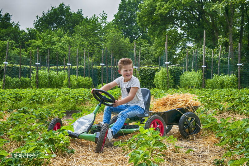 BERG Buddy Fendt mit Anhänger - Gartenarbeit mit Kindern - gokart-profi.de
