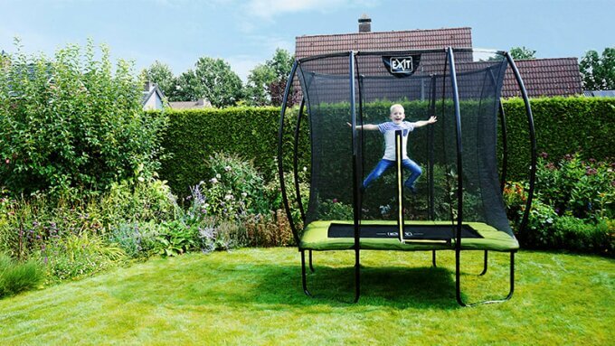 Kinder Outdoorspiele - lustige Sprünge ausdenken auf dem Trampoline - trampolin-profi.de