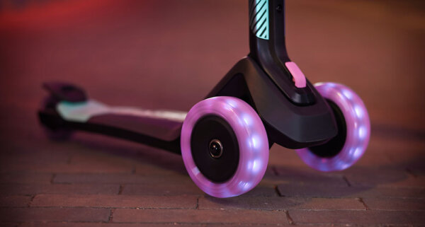 BERG Scooter Nexo inkl. Lights LED-Räder - gokart-profi.de - Sicherheit an Kinderfahrzeugen