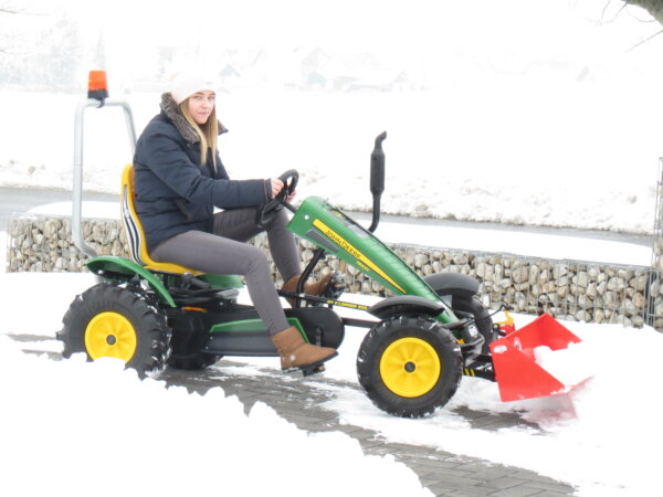 Besonderer Spaß: Gokart fahren auf Schnee mit dem Traxx plus Schneeräumer - gokart-profi.de RATGEBER