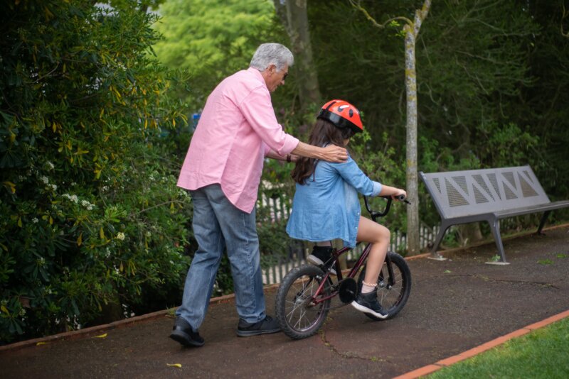 Hilfe, mein Kind kann nicht Radfahren! - vielleicht zeigen die Großeltern etwa mehr Geduld und haben Zeit für das Enkelkind - Ratgeber gokart-profi.de