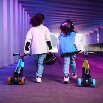 BERG Scooter - Tretroller Nexo blau + Lights LED-Räder